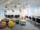 Designový puf Carry On v coworkinovém prostoru