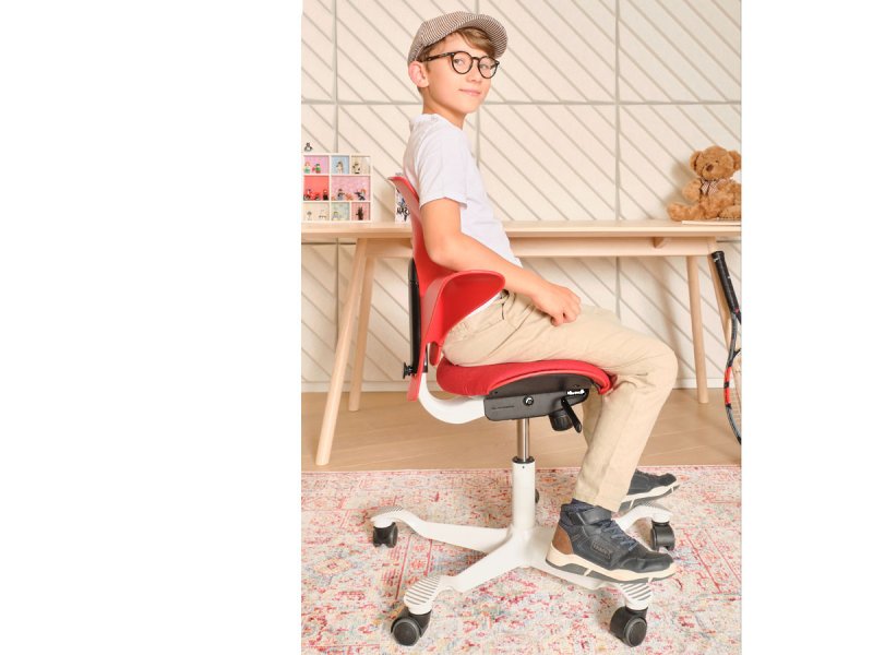 Ergonomická studentská židle je oporou beder