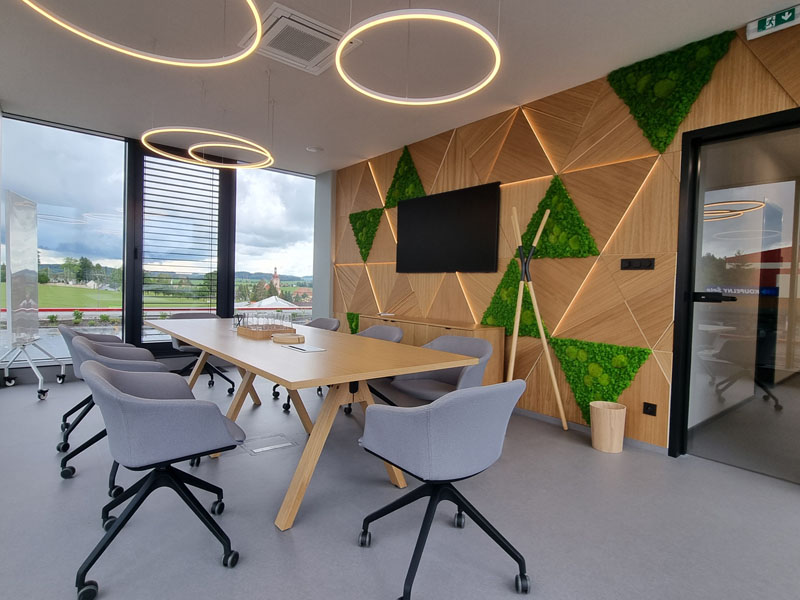 Dřevěný designový jednací stůl pro 8 osob Nepomuk